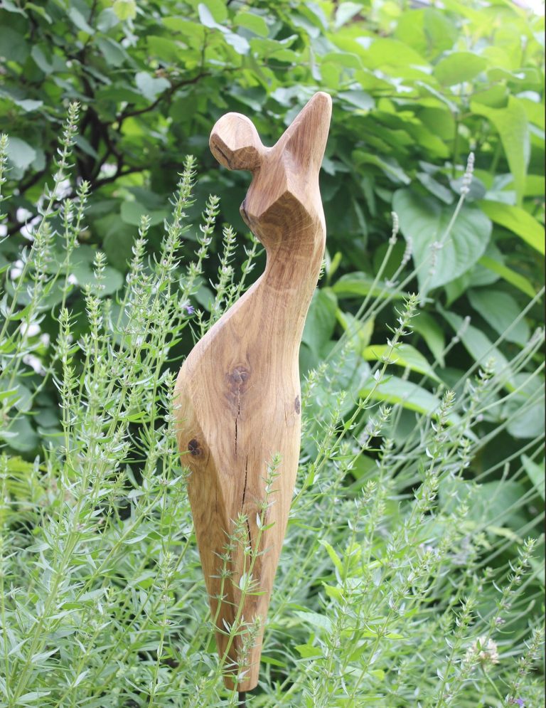 Garten-Skulpturen Figürliche Skulpturen aus langlebigen Robinienholz in verschiedenen Größen für den Garten.